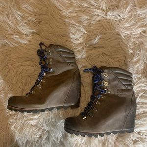 Sorel Joan of Arctic wedge boots size 6